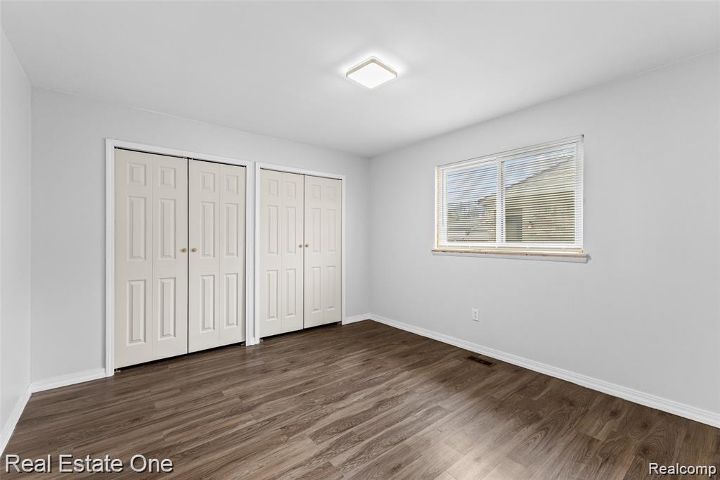 8456 Robindale Avenue, Dearborn Heights, MI 48127 — Photo 11
