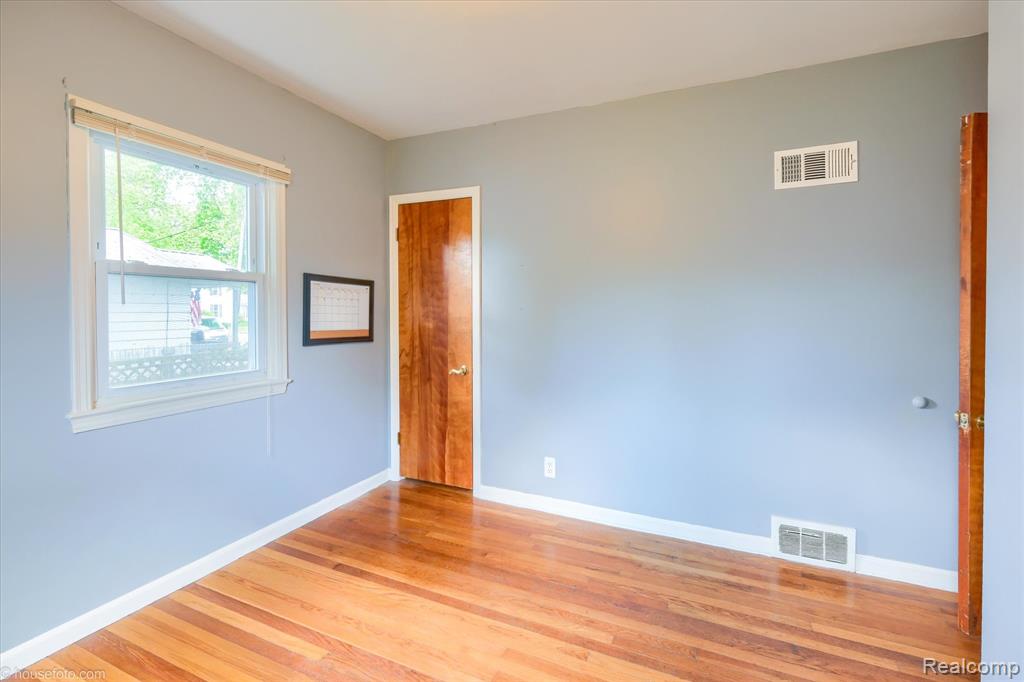 825 N Monroe Street, Lapeer, MI 48446 — Photo 14