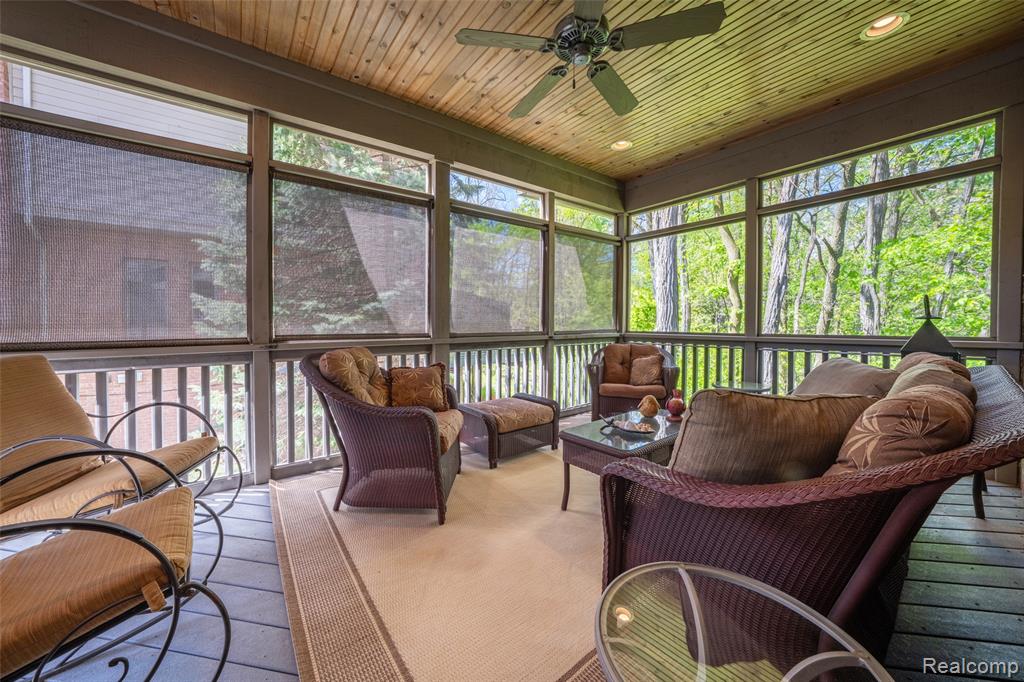 4502 Forest Edge Lane, West Bloomfield, MI 48323 — Photo 33