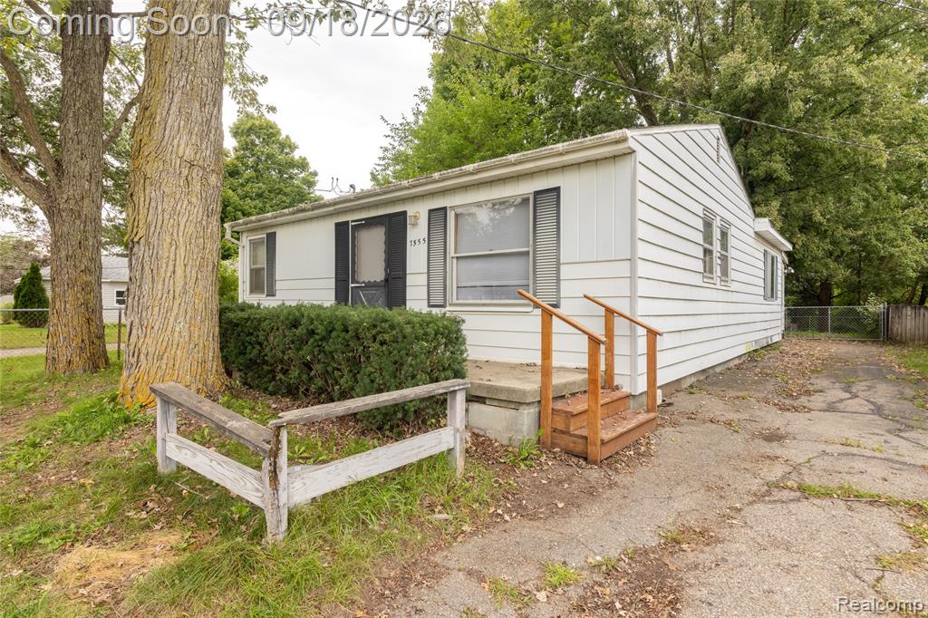 7555 Ore Lake Road, Brighton, MI 48116