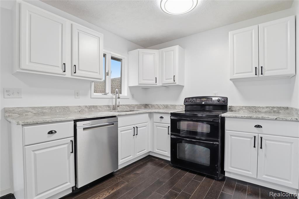 2465 Egelston Avenue, Burton, MI 48509 — Photo 5