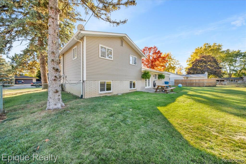 8156 Kenwick Drive, White Lake, MI — Photo 43