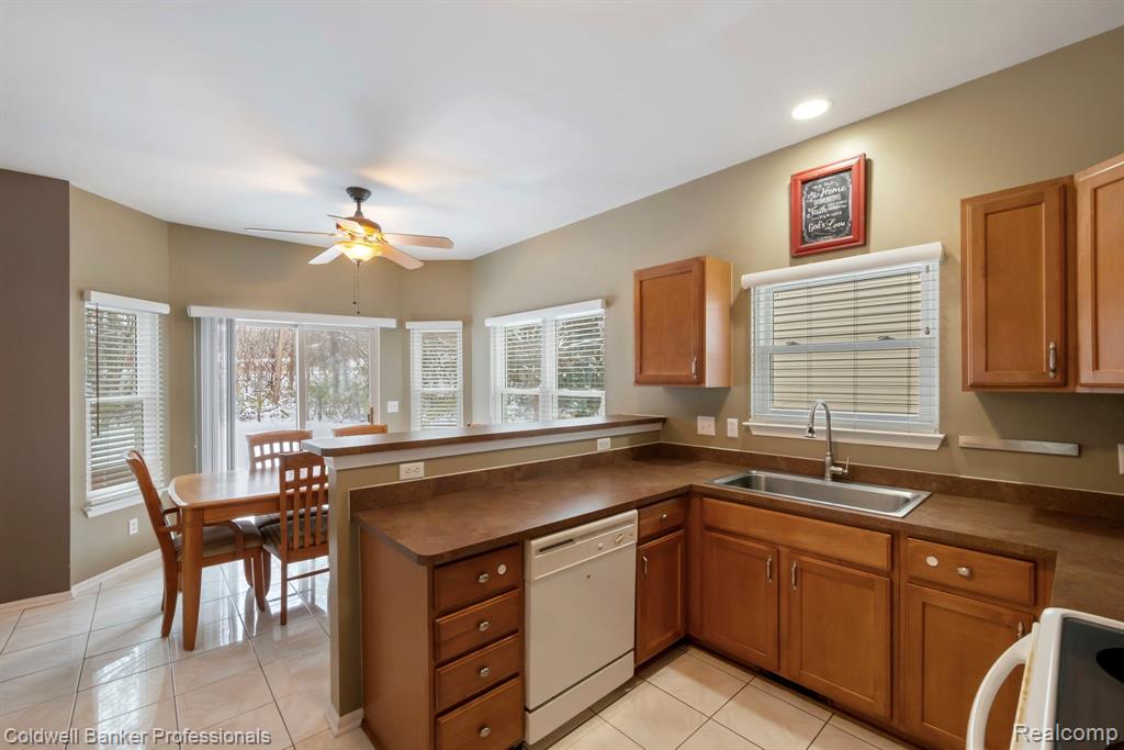 8525 Barrington Drive, Ypsilanti, MI 48198 — Photo 23
