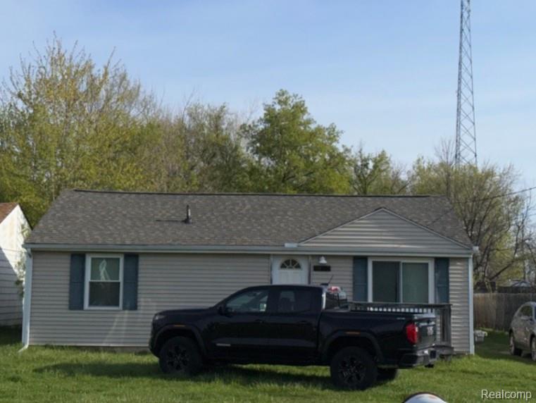 5465 Raymond Avenue, Burton, MI 48509 — front exterior