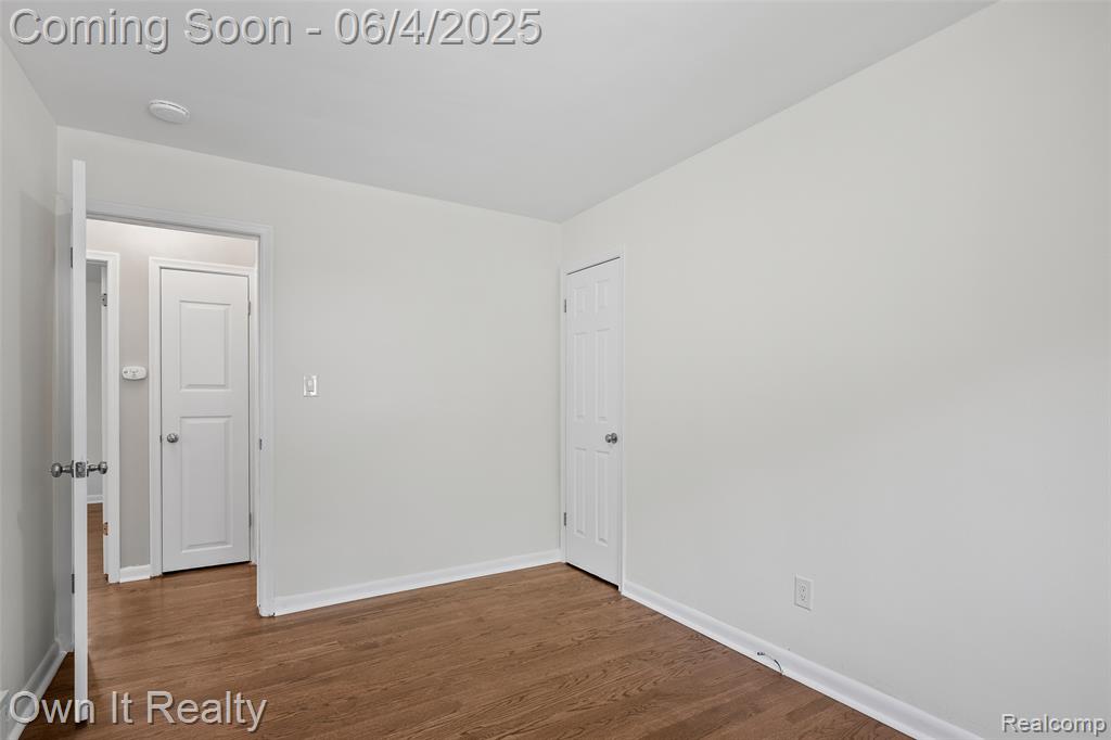 8415 N Evangeline Street, Dearborn Heights, MI 48127 — Photo 17