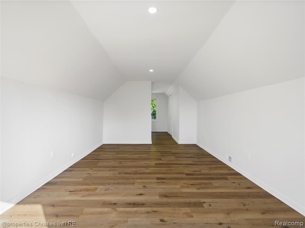 8770 Leroy Street, Oak Park, MI 48237 — Photo 17