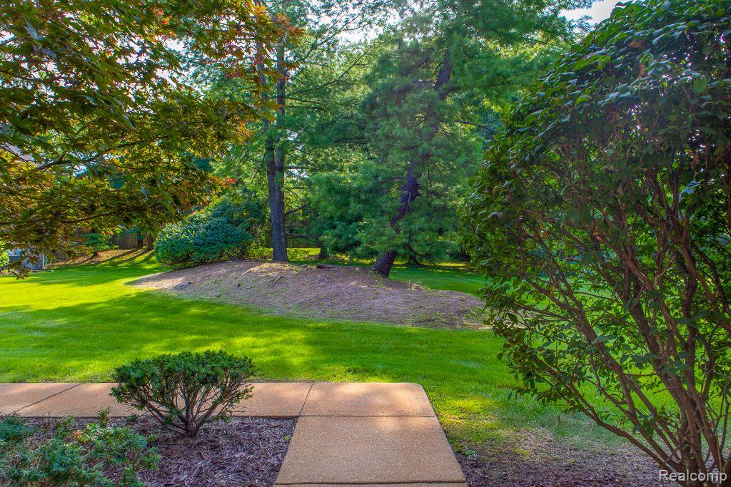 37284 BRENTWOOD Circle, Farmington Hills, MI 48331 — Photo 5