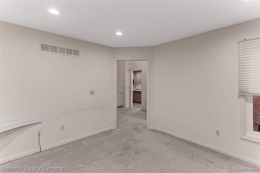 6904 Pebble Park Circle, West Bloomfield, MI — Photo 11