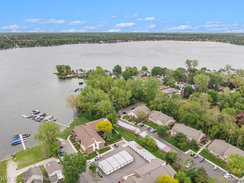 895 S PONTIAC Trail, C206, Walled Lake, MI 48390 — Photo 25