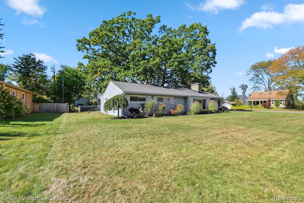 671 E Crest Lane, South Lyon, MI 48178 — Photo 36