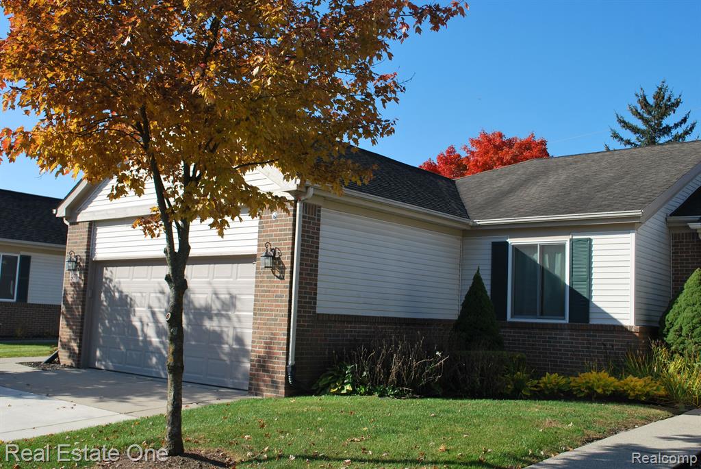697 RAVENCREST Lane, 5, Westland, MI — Photo 2