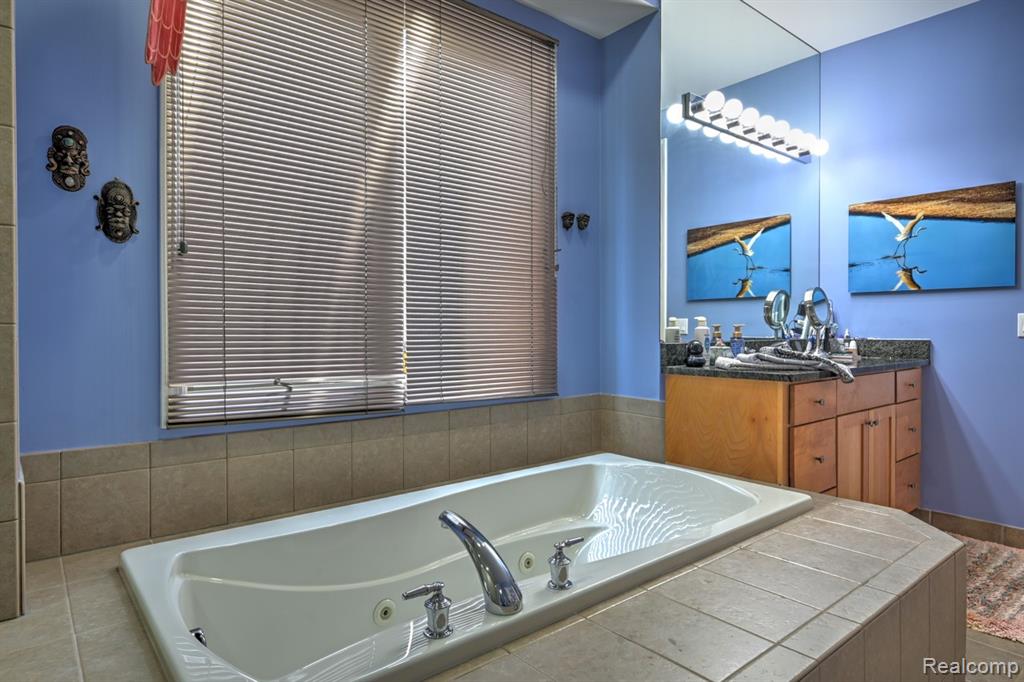 5591 Pembrooke Crossing, West Bloomfield, MI — Photo 33