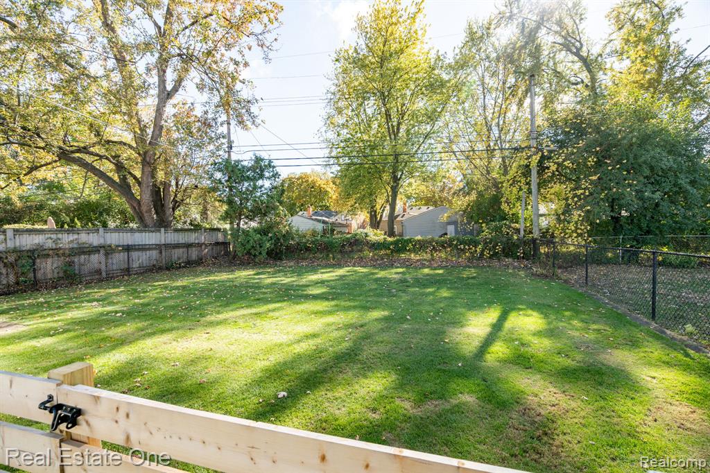 421 W Sunnybrook Drive, Royal Oak, MI 48073 — Photo 36