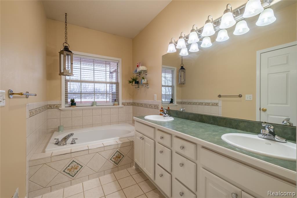 4204 Pavilion Court, Fenton, MI 48430 — Photo 22