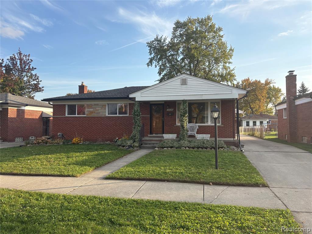 4438 Fenwick Drive, Warren, MI 48092
