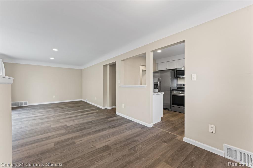 9077 Riverview Avenue, Redford, MI 48239 — Photo 11