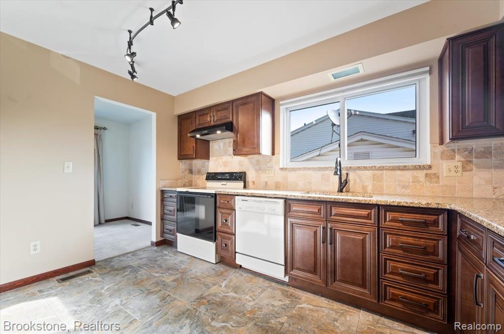 42384 Beechwood Court, Canton, MI 48188 — Photo 14