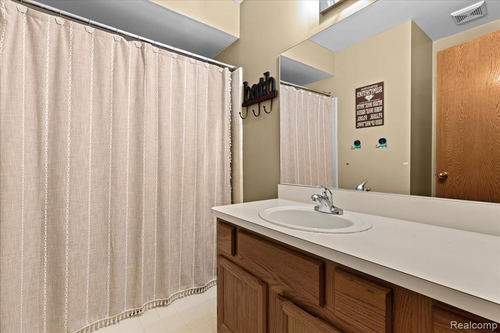 45030 Glengarry Road, Canton, MI 48188 — Photo 17