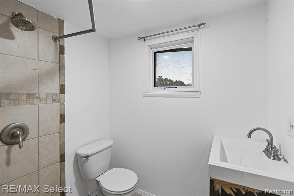 631 Center Street, Chesaning, MI 48616 — Photo 16