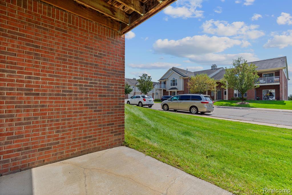 1924 FLAGSTONE Circle, Rochester, MI 48307 — Photo 28