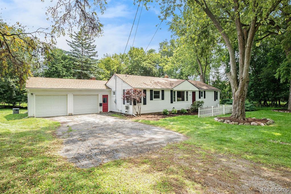 807 S OAK Street, Fenton, MI 48430 — Photo 24