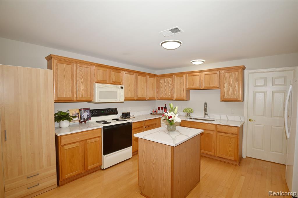 39516 ROCKCREST Lane, Northville, MI 48168 — Photo 13