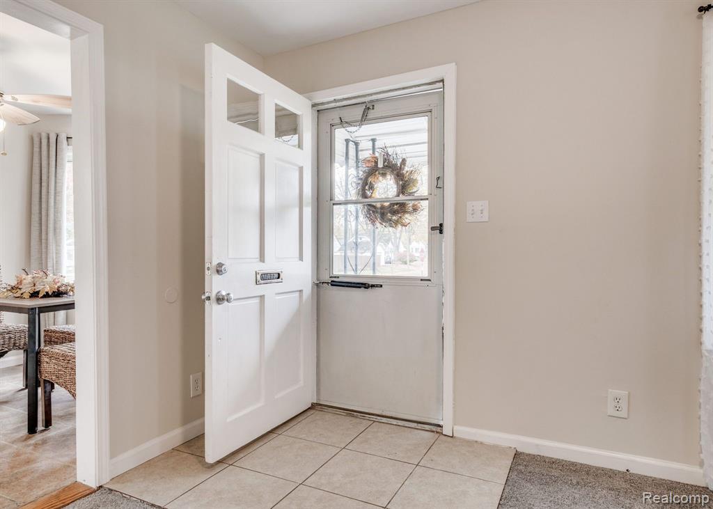 597 MARKLE Avenue, Pontiac, MI 48340 — Photo 3