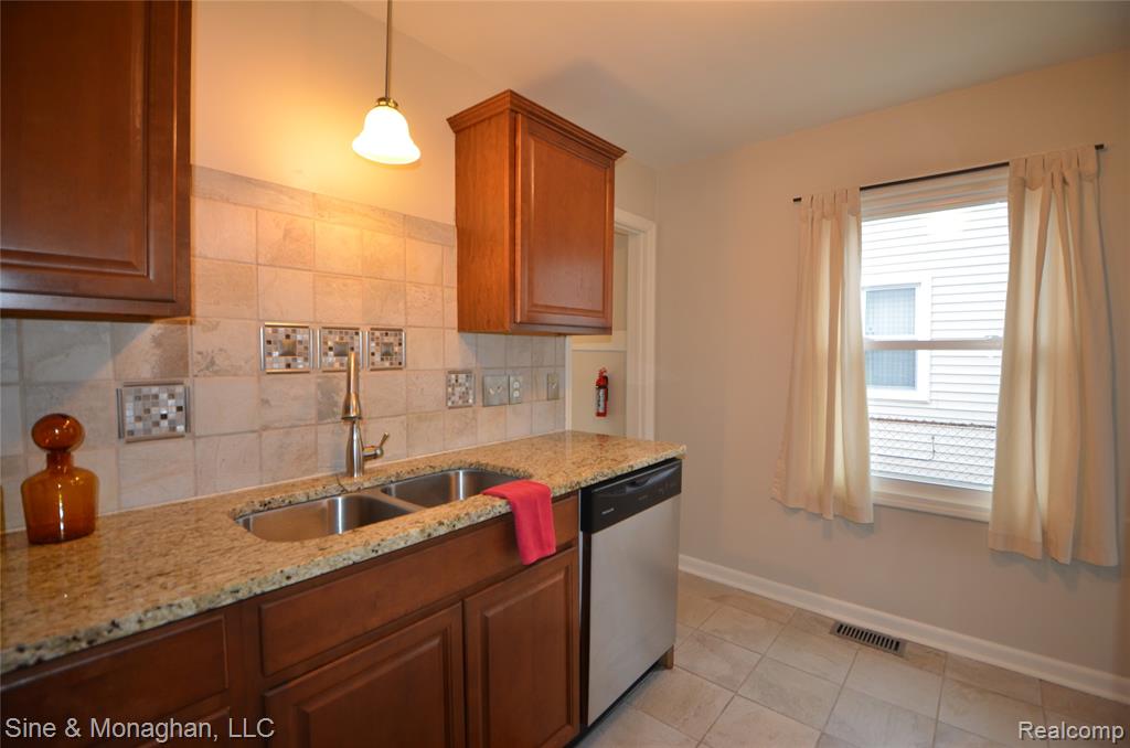 421 W Kalama Avenue S, Madison Heights, MI 48071 — Photo 14
