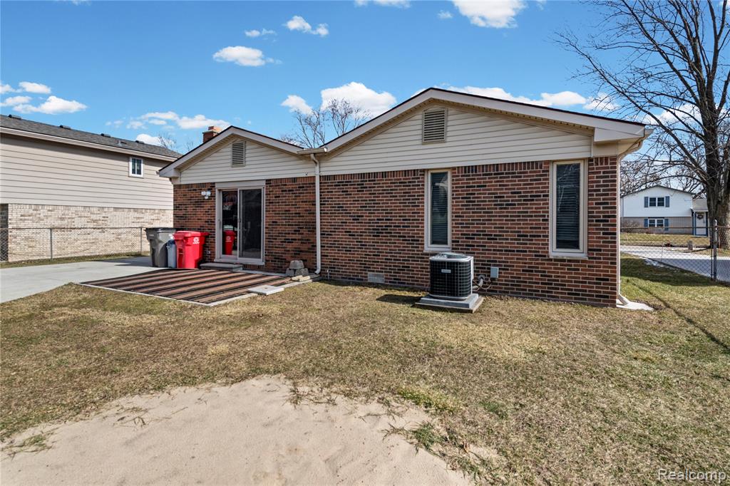 42719 Walker Street, Clinton Twp, MI 48038 — Photo 31