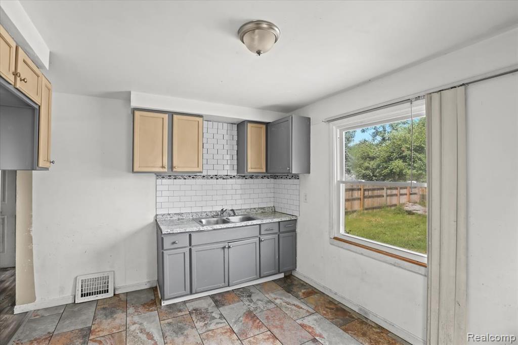 9614 Schaefer Highway, Detroit, MI 48227 — Photo 5