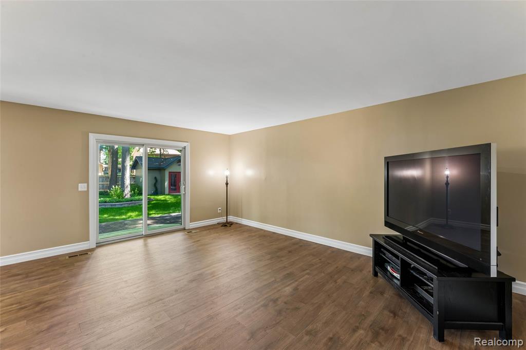 5327 Olde Saybrooke Road, Grand Blanc, MI 48439 — Photo 7