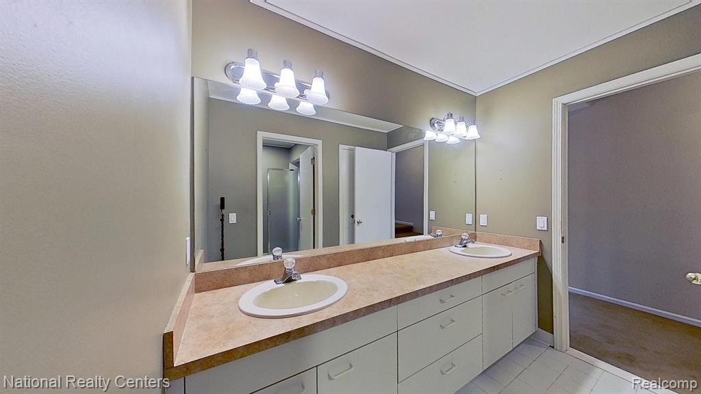 4392 STONEVIEW Drive, West Bloomfield, MI — Photo 48
