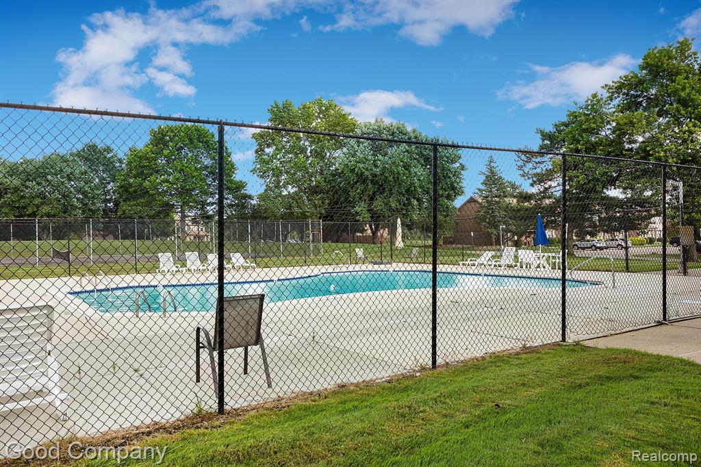28562 REGENT Court S, Southfield, MI 48076 — Photo 30