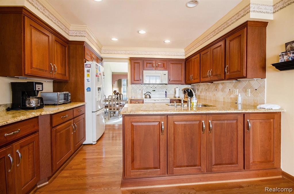 43053 W Kirkwood Drive, 30, Clinton Twp, MI 48038 — Photo 29