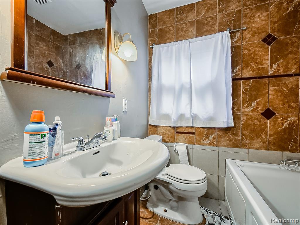 4826 Yorkshire Road, Detroit, MI 48224 — Photo 9