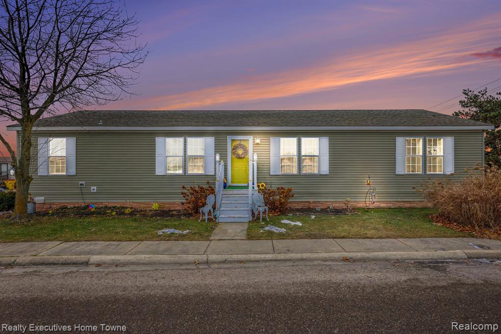 46229 Worlington Dr, Macomb, MI 48044 — front exterior
