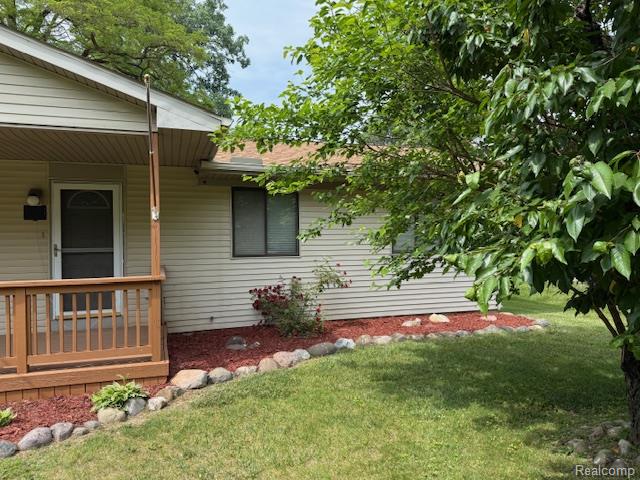 5496 Elizabeth Lake Road, Waterford, MI 48327 — Photo 3