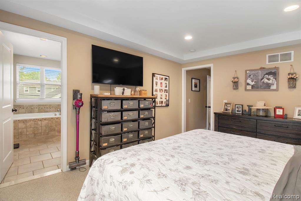 606 Hilldale Drive, Royal Oak, MI 48067 — Photo 24