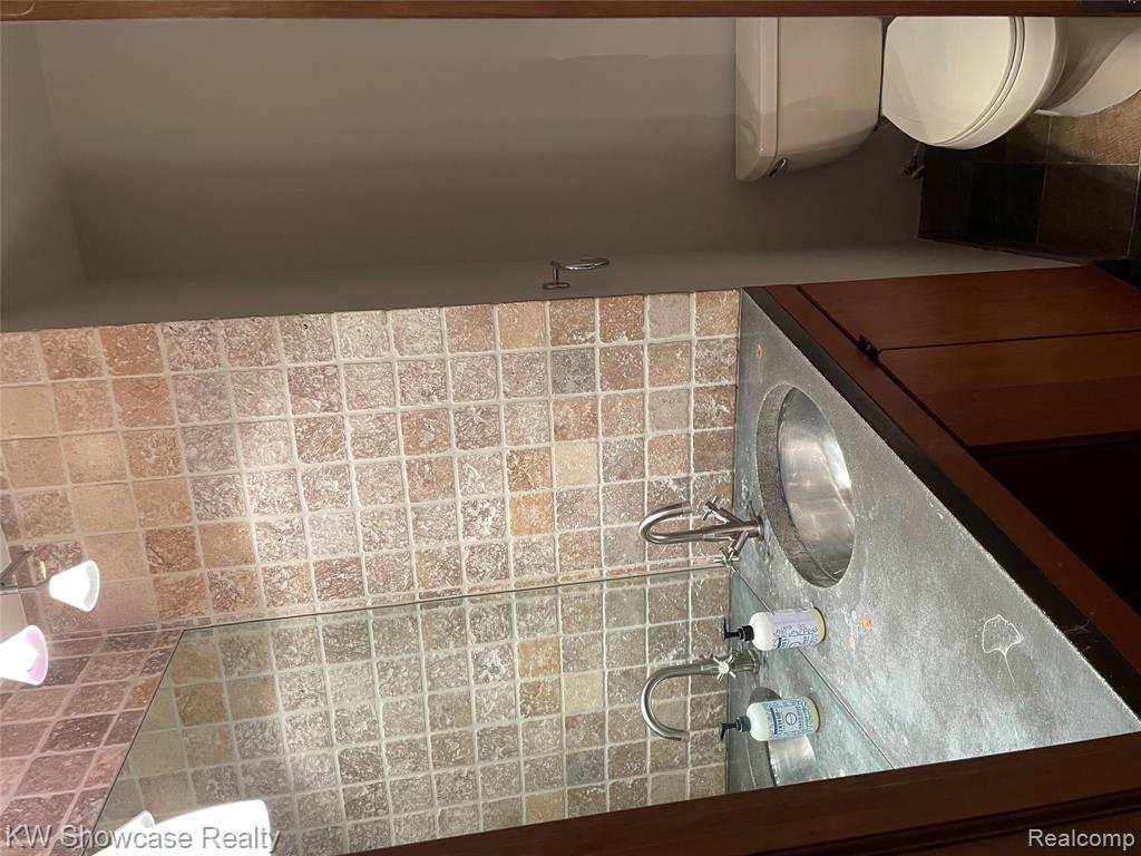 527 E University Drive, Rochester, MI 48307 — Photo 9
