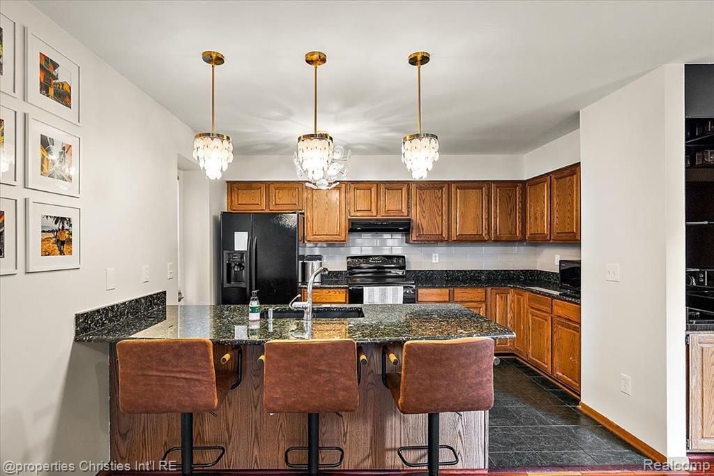 8241 LAKE PINE Drive, Commerce Twp, MI 48382 — Photo 12