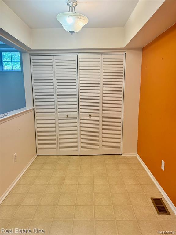511 Longshore Drive, Ann Arbor, MI 48105 — Photo 12