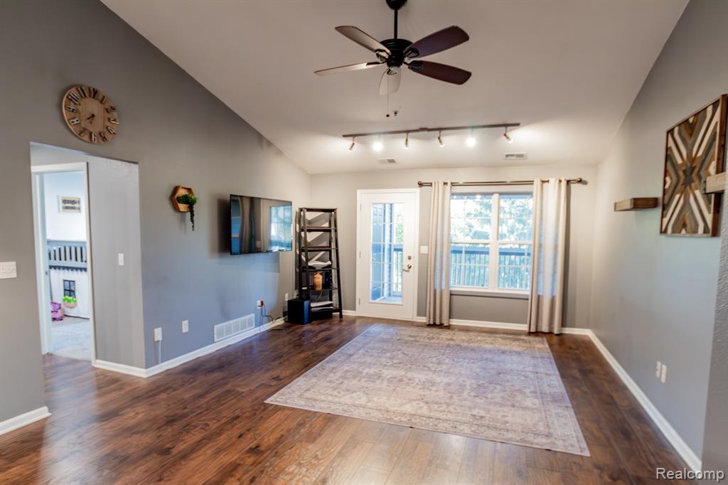 12333 Saint Andrews Way, Fenton, MI 48430 — Photo 10