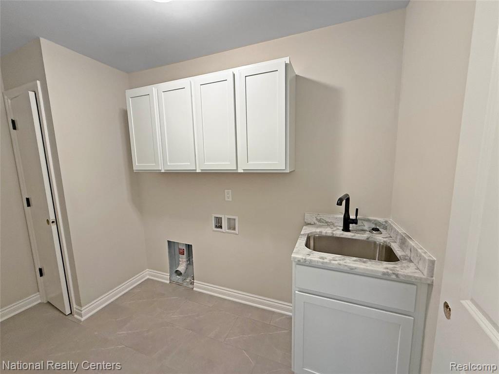 7118 Oak Ridge Court, Clarkston, MI 48348 — Photo 19