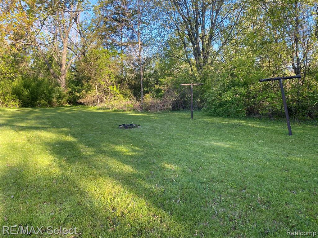 6169 Johnson Road, Flushing, MI 48433 — Photo 11