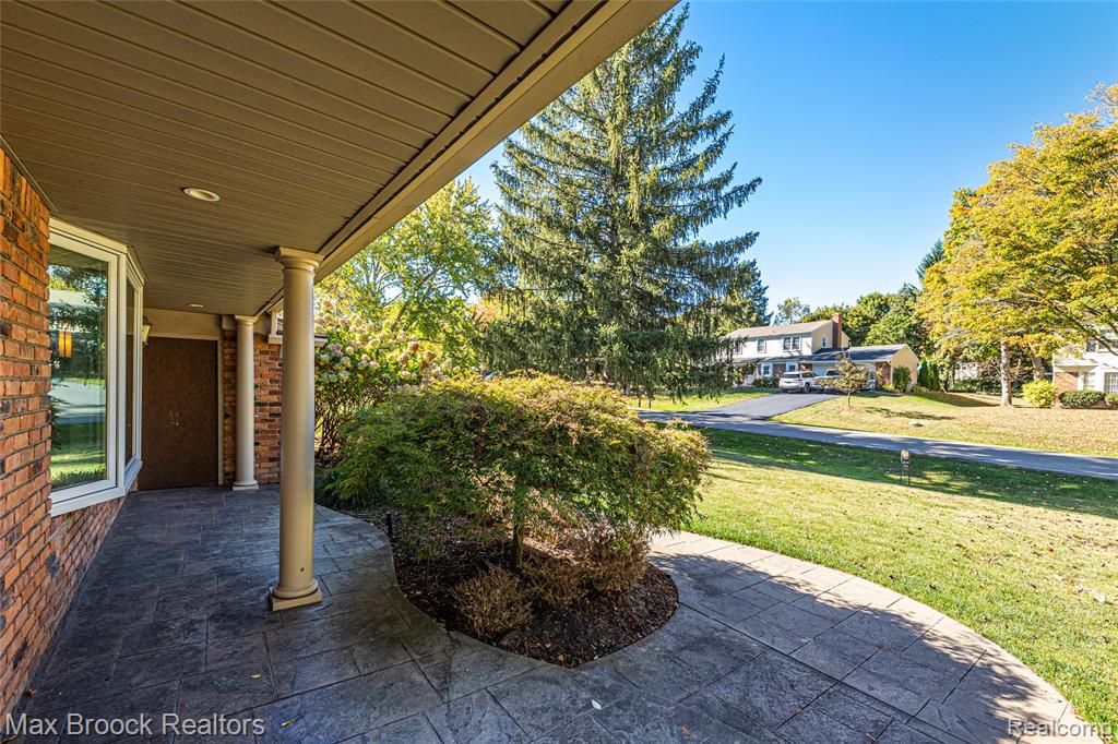 5605 Woodwind Drive, Bloomfield Hills, MI 48301 — Photo 3