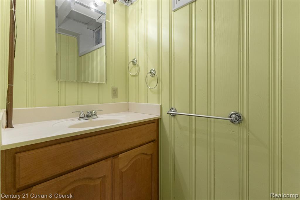 645 ELMWOOD Street, Dearborn, MI 48124 — Photo 33