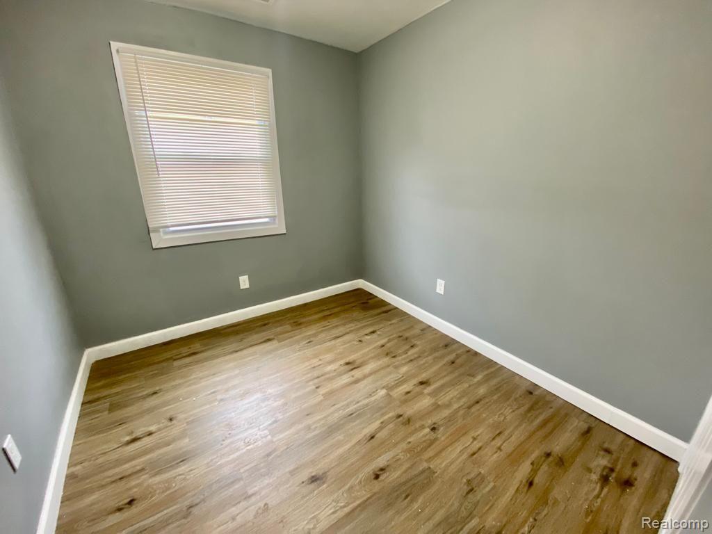 9145 DECATUR Street, Detroit, MI 48228 — Photo 8