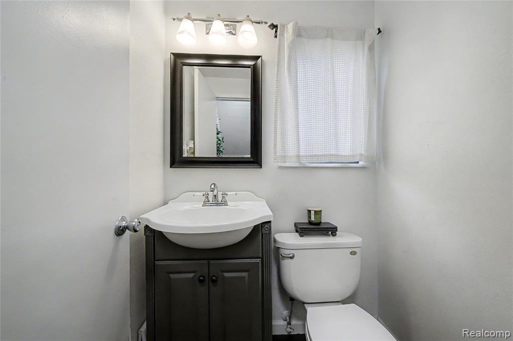 43355 Ryer Court, Sterling Heights, MI 48313 — Photo 12