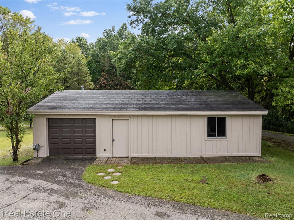 8771 HAMBURG Road, Brighton, MI 48116 — Photo 17