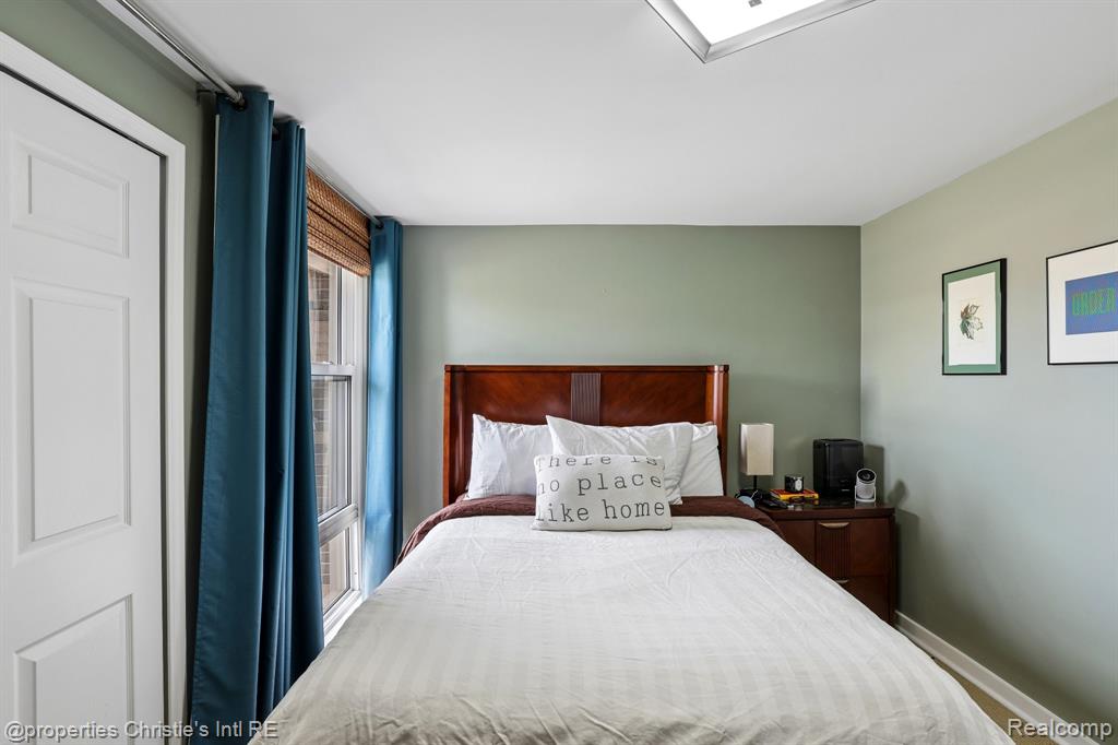 1927 Pembridge, Detroit, MI 48207 — Photo 9